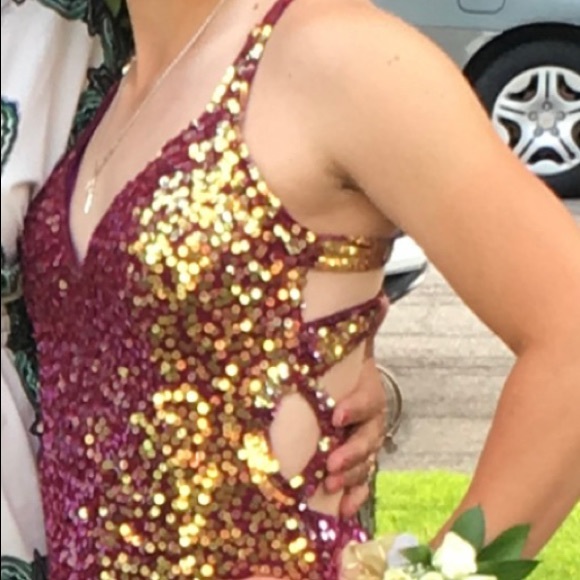 Champagne and maroon prom / ball dress - Picture 7 of 14